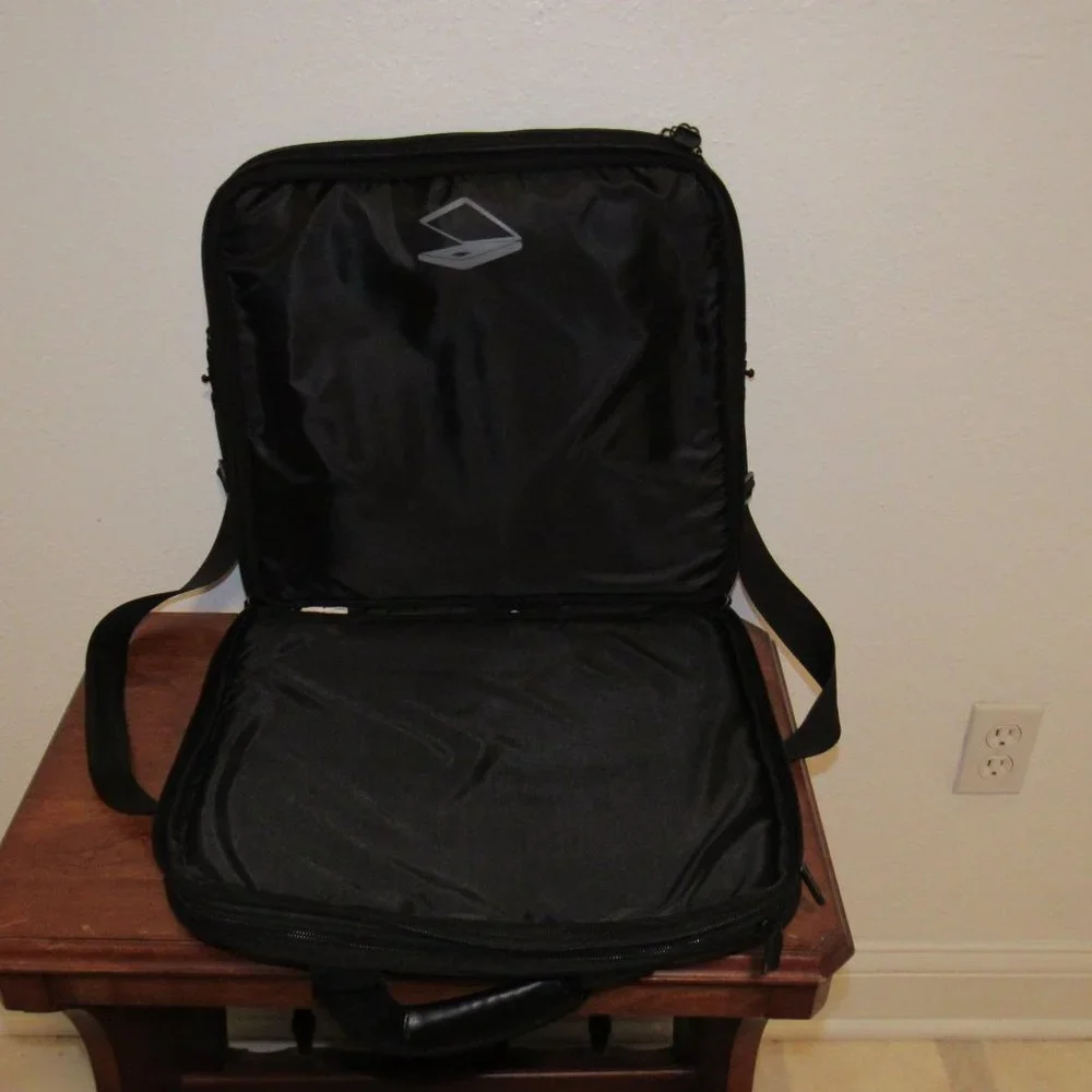 Targus Computer Laptop Black Case Travel Bag 16x14 Black Double Handles AC0063